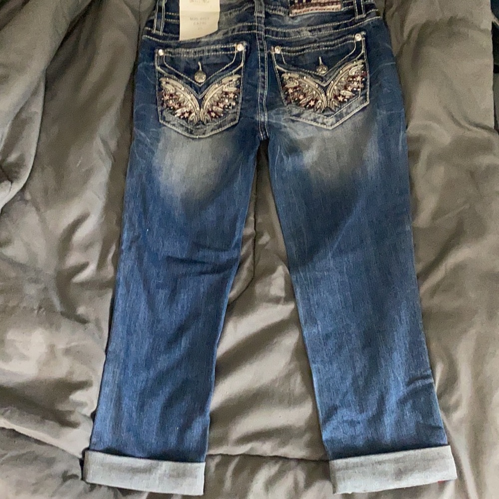 Miss Me mid-rise Americana capris - Picture 2 of 6